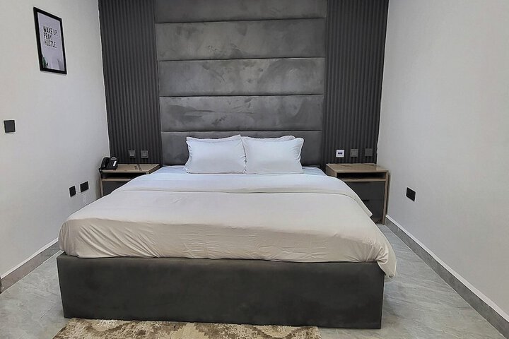 Room 12 of 38