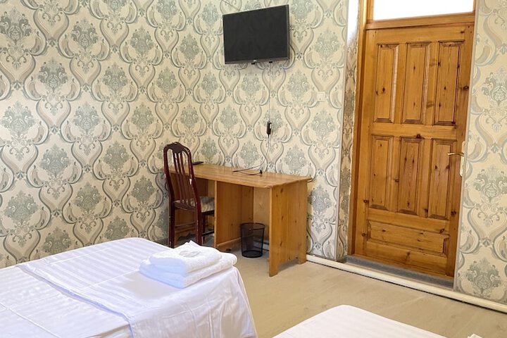 Room 7 of 14