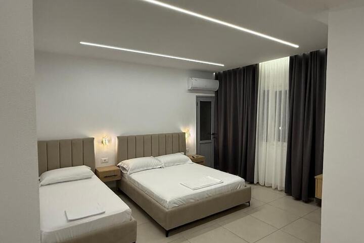 Room 7 of 62