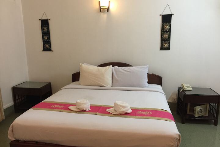 Room 27 of 106