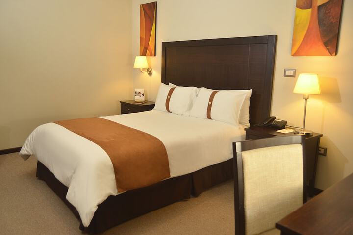 Room 33 of 62