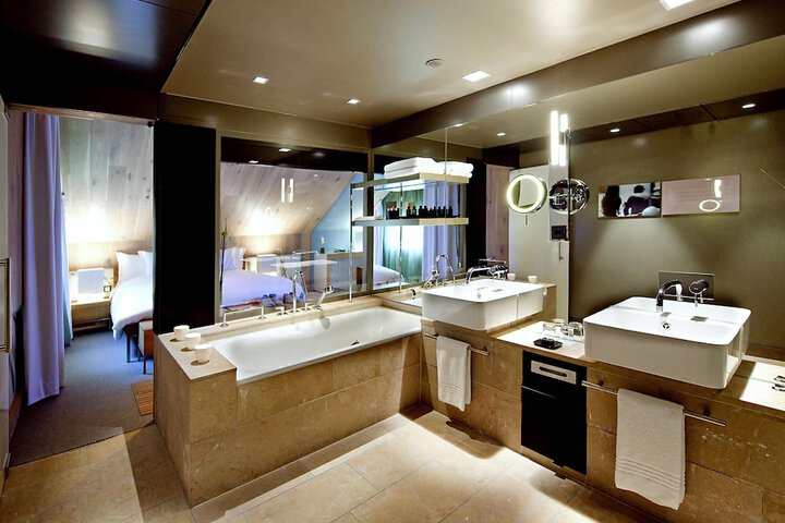 Room 61 of 215