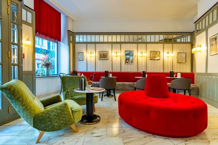 Entrance & Lobby