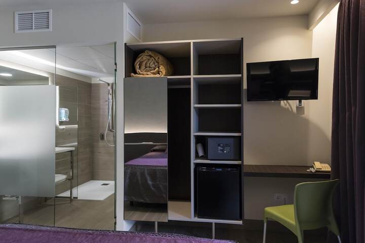 Room 8 of 62