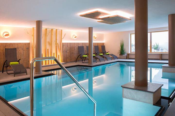 Pool Hotel