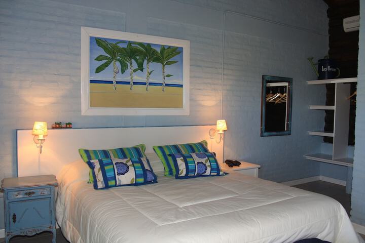 Room 12 of 30