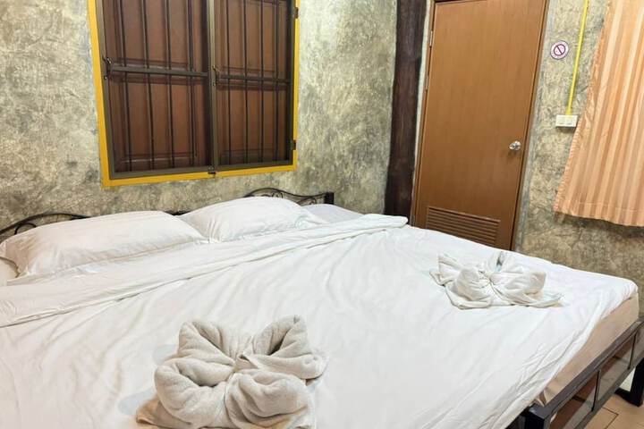 Room 20 of 33