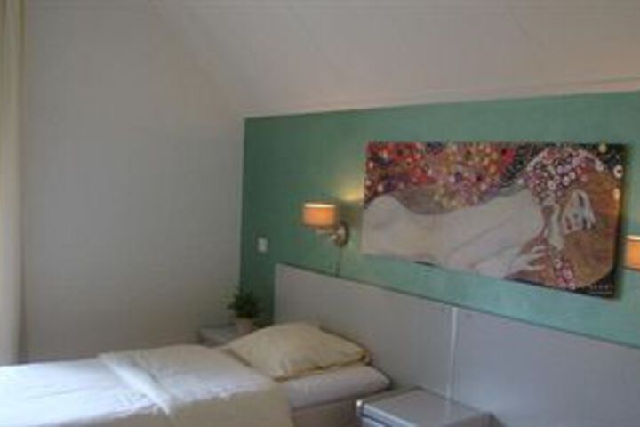 Room 5 of 10