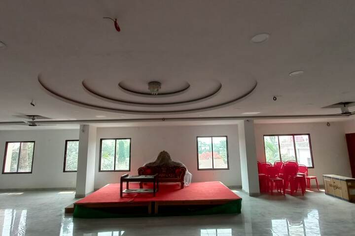 Ballroom/Hall 27 of 33