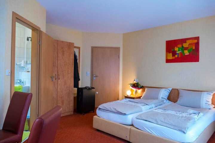 Room 4 of 25