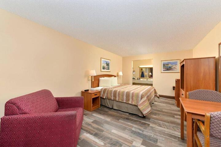 1 King Bed (3 of 6)