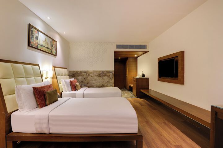 Room 5 of 61