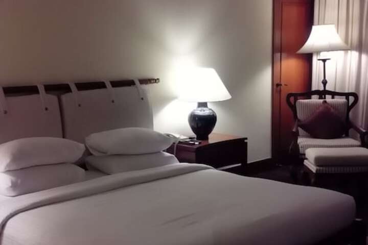Room 9 of 121