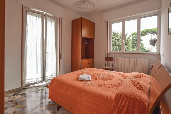 Room 2 of 11