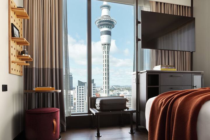 Room 32 of 75