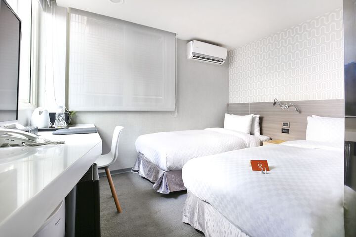 Room 4 of 37