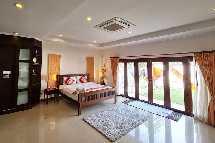 Room 4 of 25