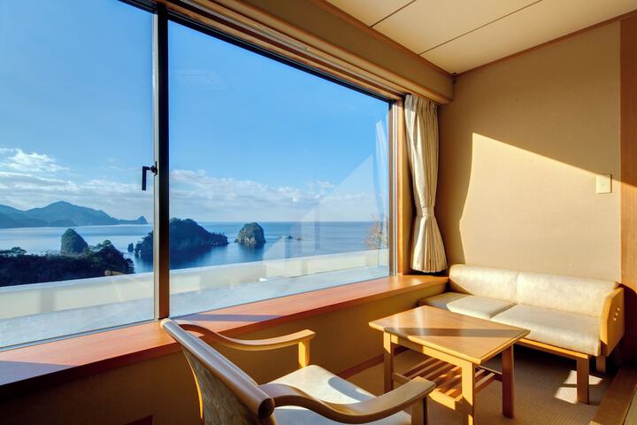 Room 5 of 12