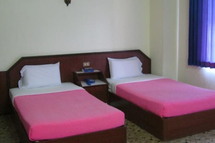 Room 6 of 34