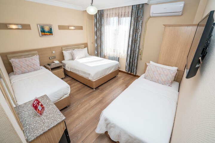 Room 13 of 28
