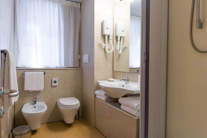 Room 25 of 44