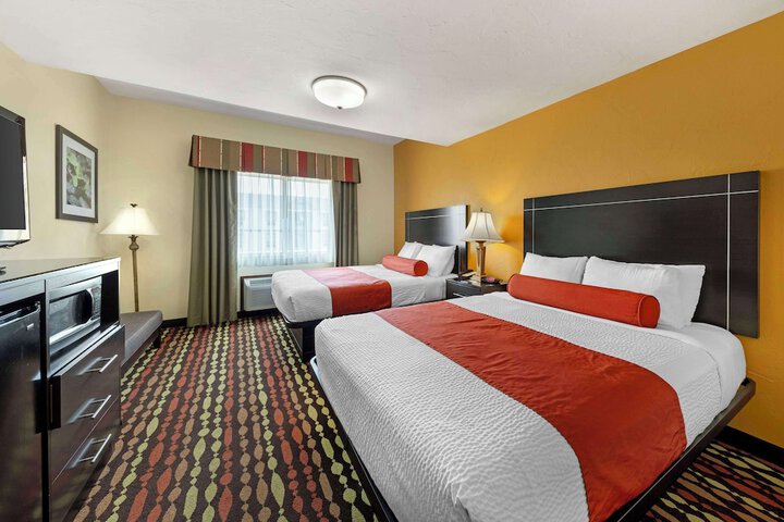 2 Queen Beds High Speed Internet Accessible Microwave and Refrigerator Pet Friendly Room Fu (9 of 11)