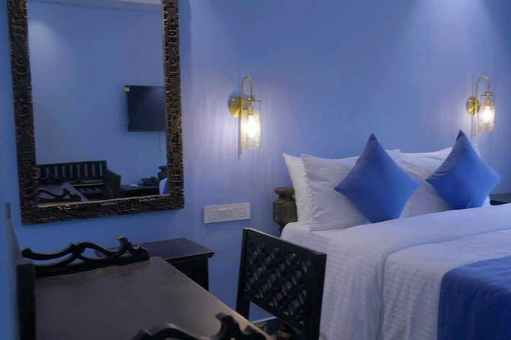 Room 16 of 37