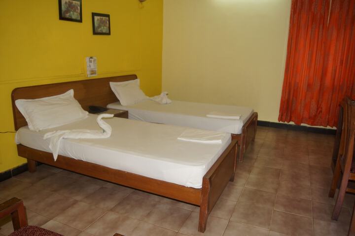 Room 4 of 17