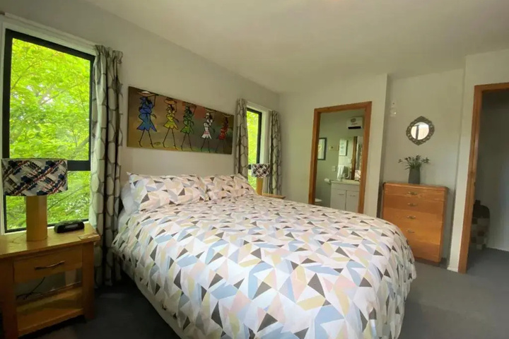 Room 5 of 11