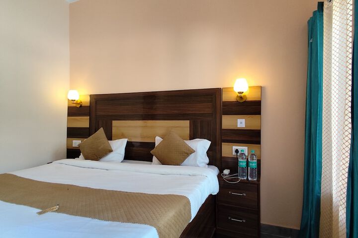 Room 2 of 34