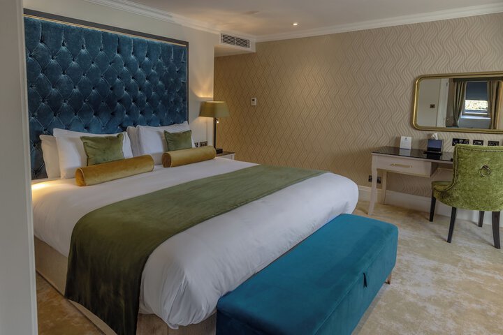 Room 28 of 74