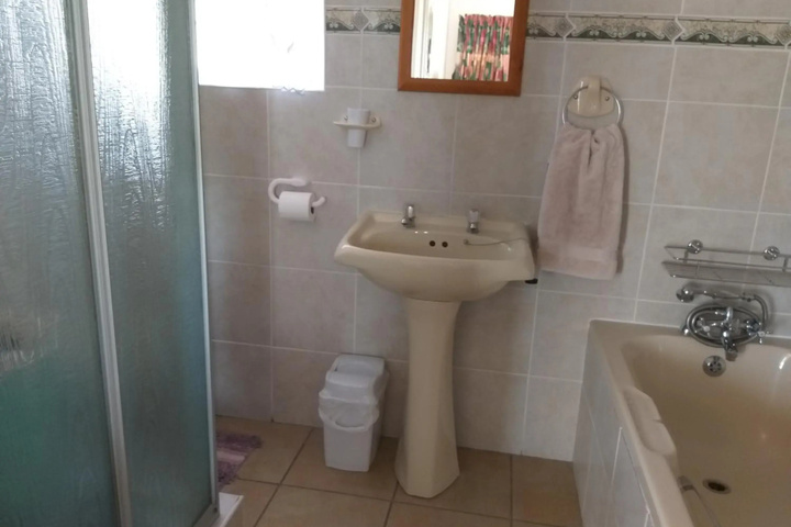 Room 6 of 10