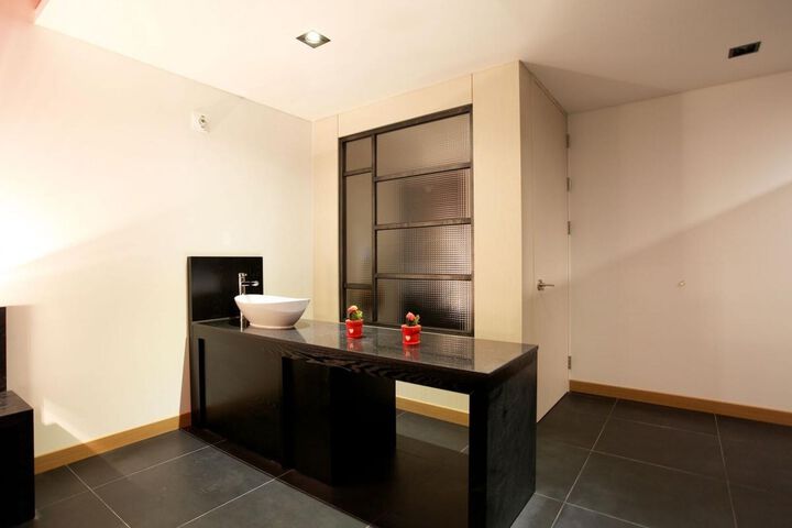 Room 48 of 176