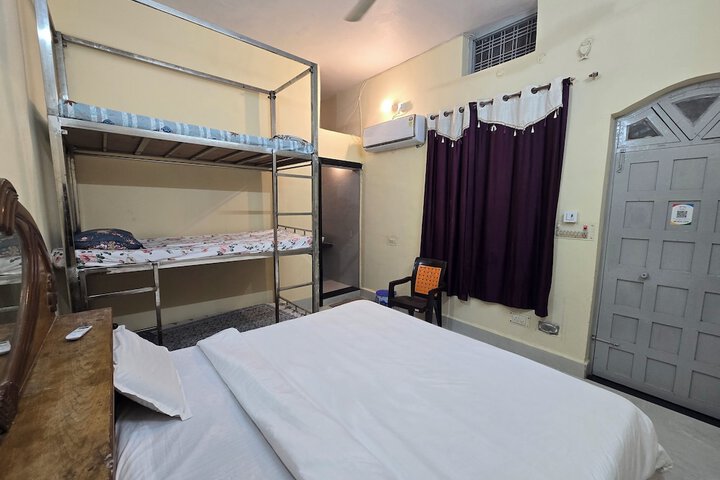 Room 9 of 82