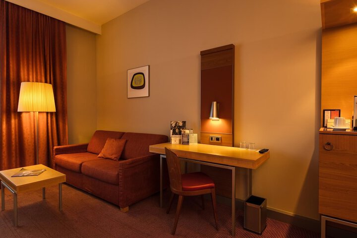 Room 17 of 60