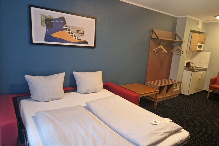 Room 18 of 171