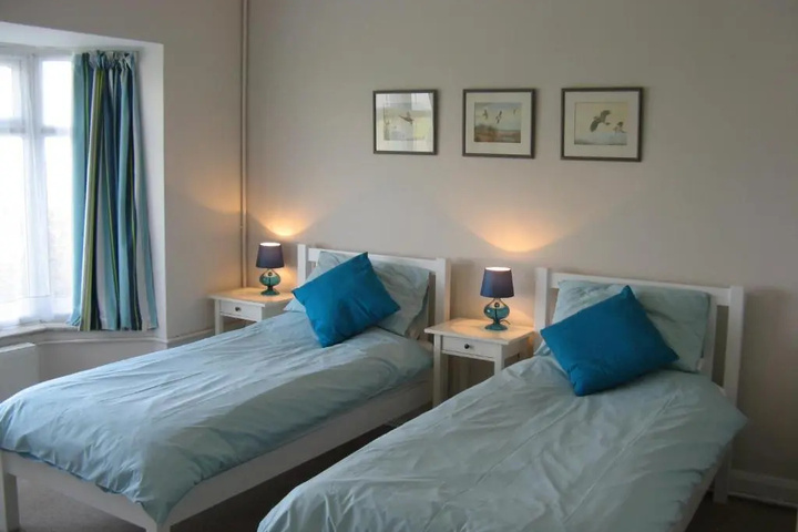 Room 2 of 8