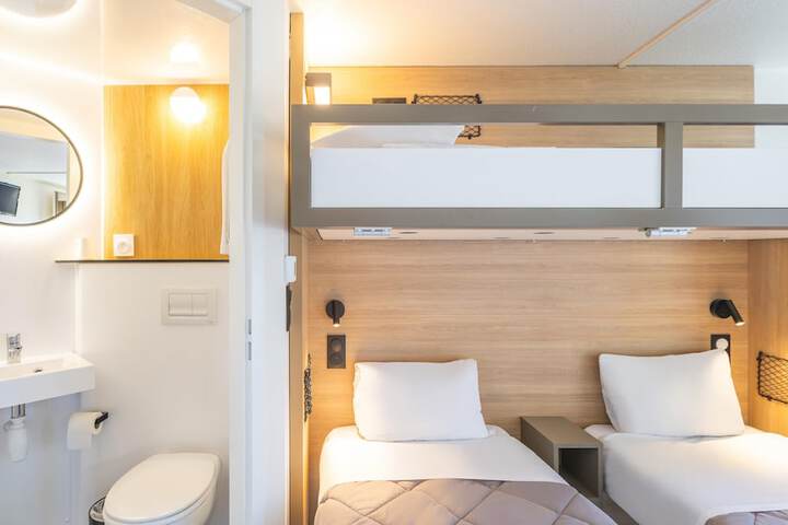 Room 3 of 23