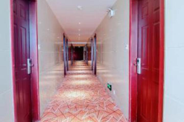 Chengyue Business Hotel (Zhongbai Warehouse Store Wenquan Road)