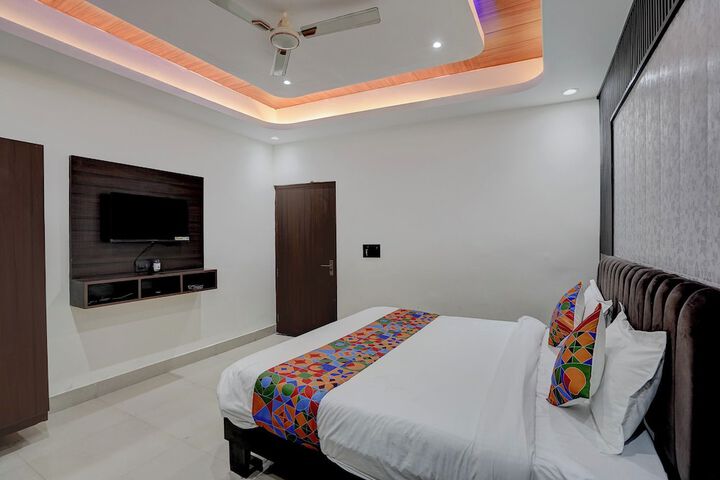 Room 11 of 29