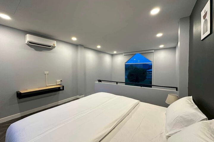 Room 6 of 49