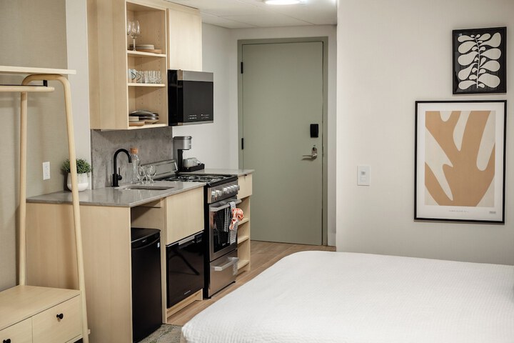 Room 13 of 32