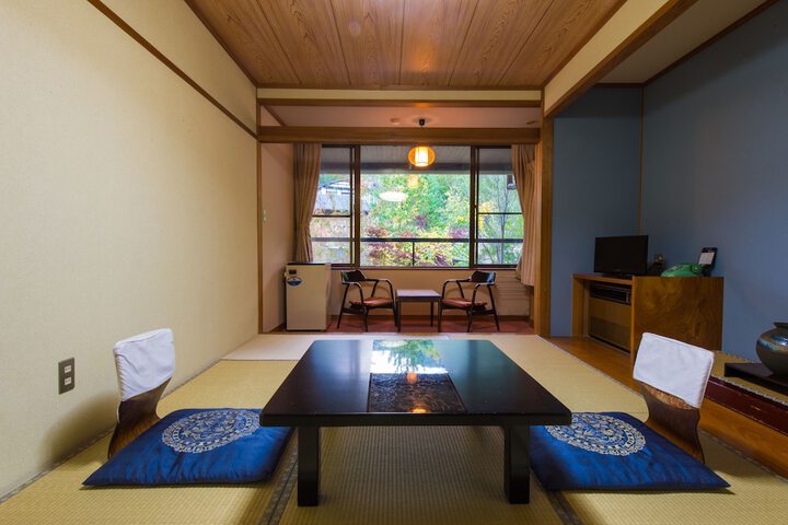 Room 9 of 34