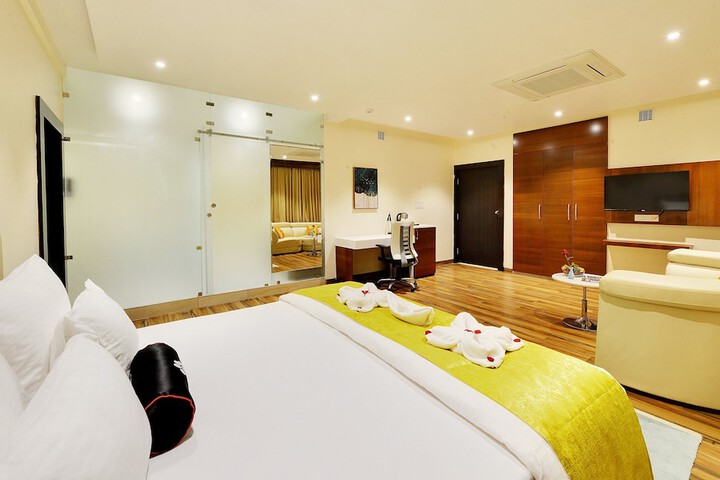 Room 12 of 32