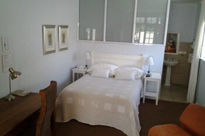 Room 5 of 11