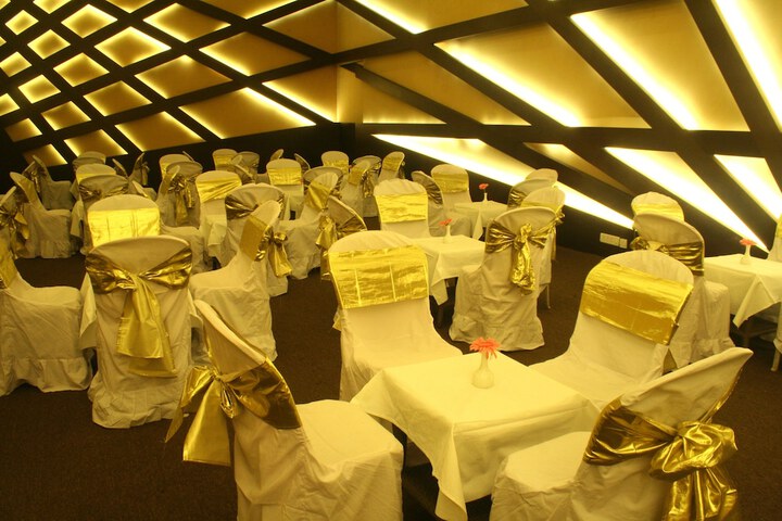 Ballroom/Hall 33 of 39