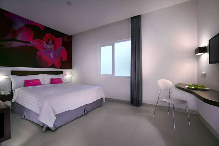Room 5 of 18