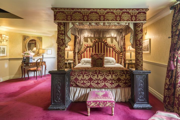Room 40 of 157