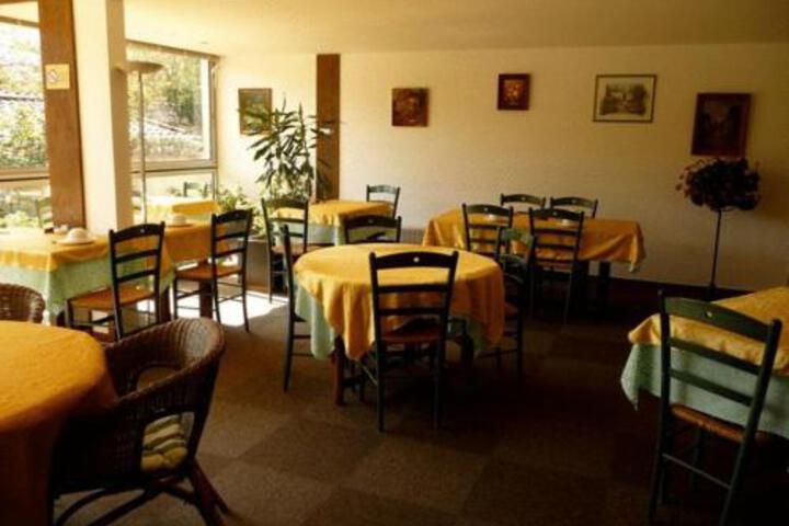 FASTHOTEL CHAMBE RY