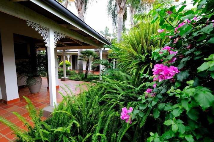 Hotel Exterior 43 of 55